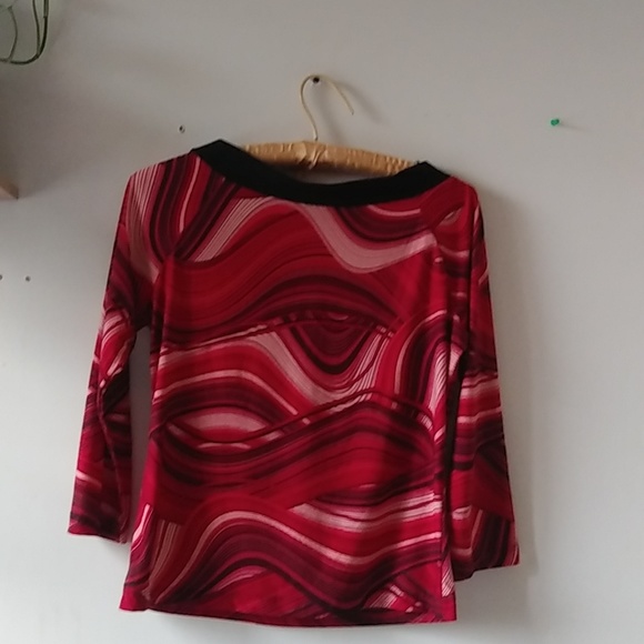 Wave red color blouse - Picture 2 of 4